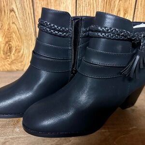 Black Ankle Boots with Chunky Heel and Braided Detail